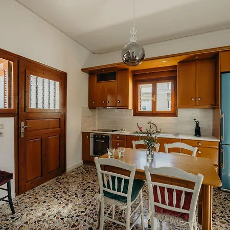 Katsipi Emporio (Santorini)
